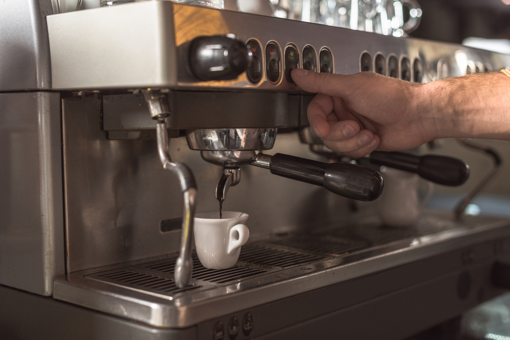 Czar Poranka : Odkrywamy Sekrety Kawy – Od Nasadzenia przez Proces Palenia aż po Twoją Kubek Pełną Smaku.